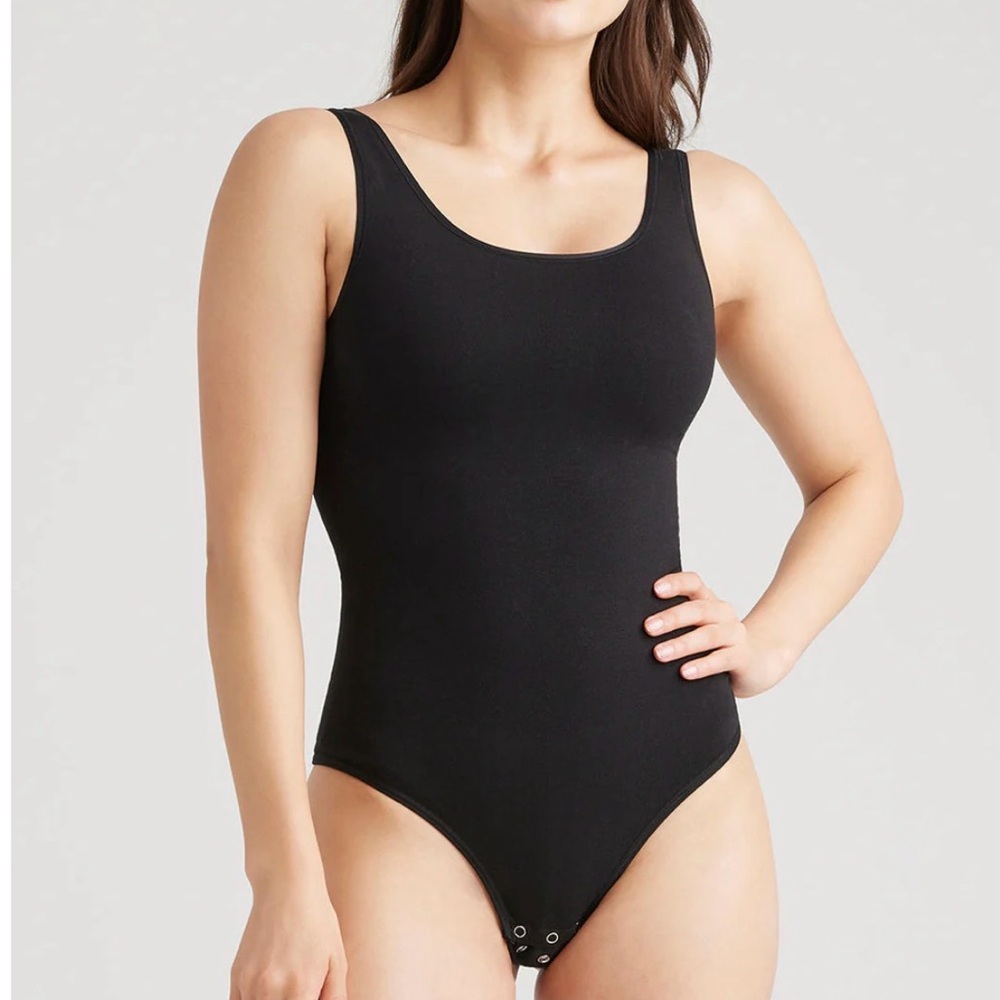 Sleek Black Yummie Shaping Sleeveless Scoop Neck Tank Thong Bodysuit size S/M